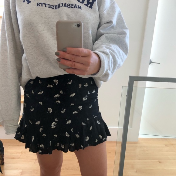 Trendy Forever 21 Black Fan Mini Skirt - Picture 3 of 9